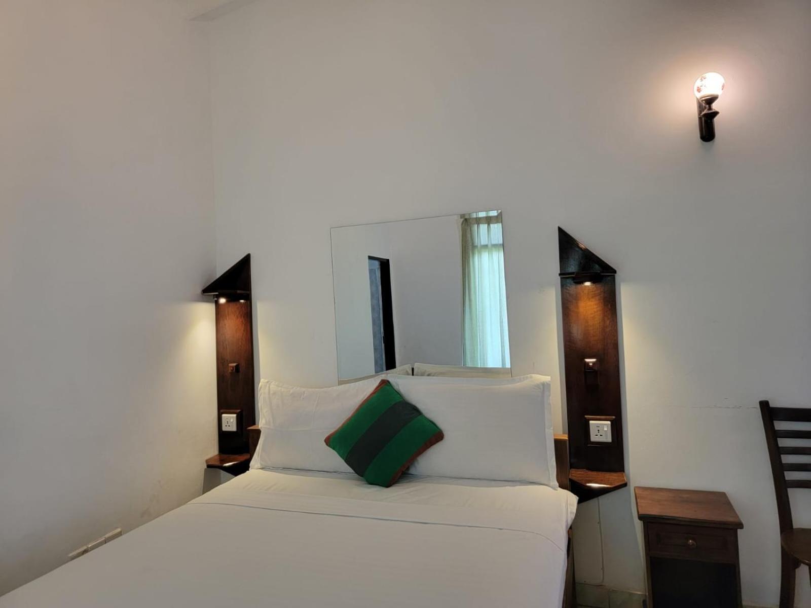 The Empyrean Airport Transit Hotel Katunayaka Dış mekan fotoğraf